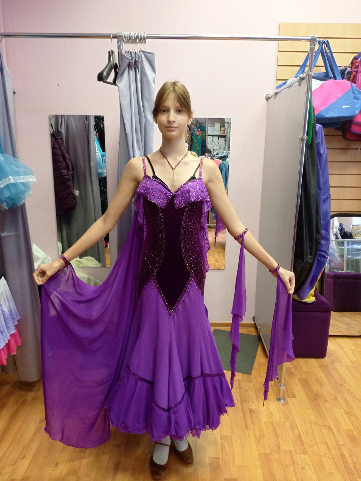 Продам платье Стандарт